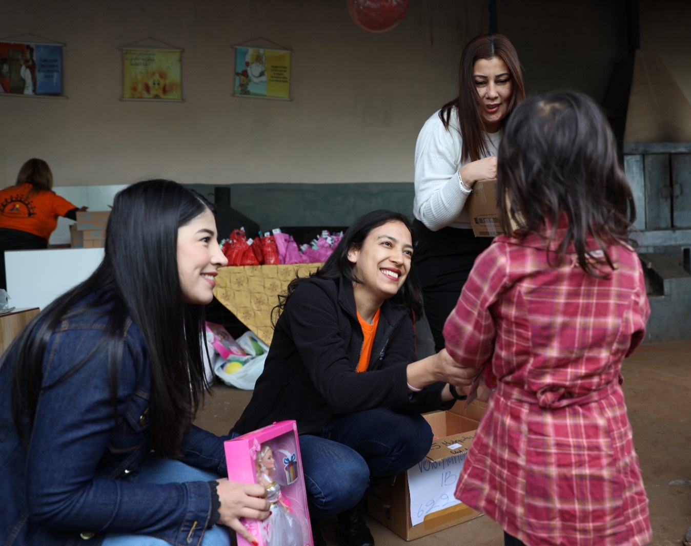 Voluntariado Corporativo de ITAIPU organizó festejo para 300 niños en